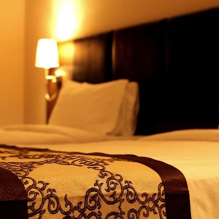 טימפו Ariya Hotel מראה חיצוני תמונה